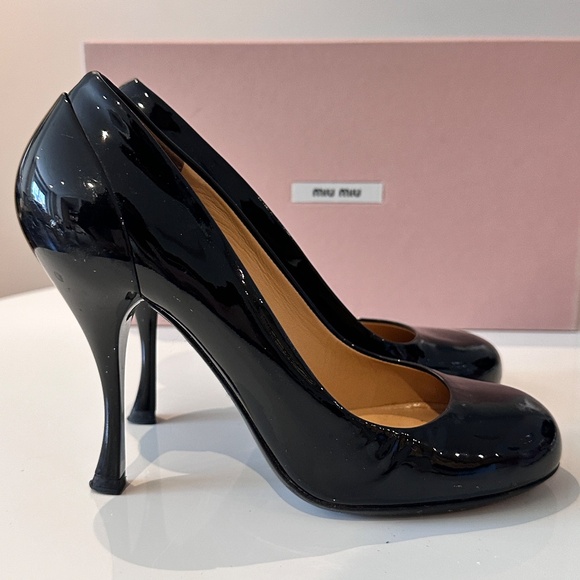 Miu Miu Black Patent Leather Stiletto Heels - Size 35 - Picture 4 of 6